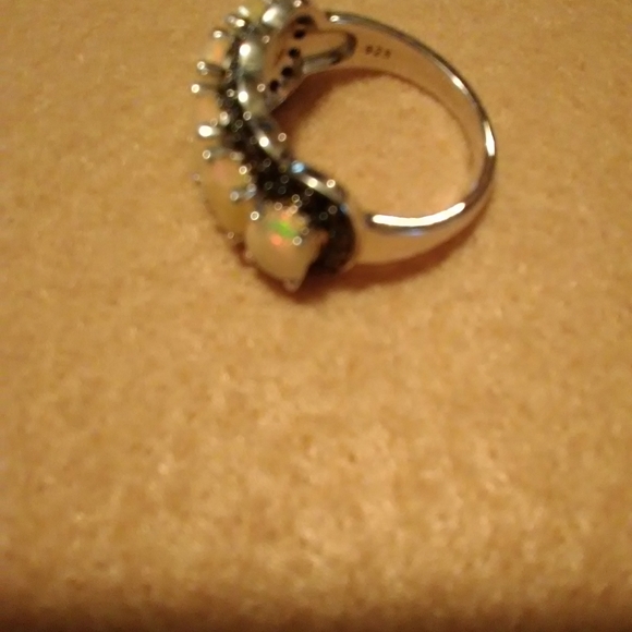 NWOT BEAUTIFUL SIZE 7 RING - Picture 2 of 8